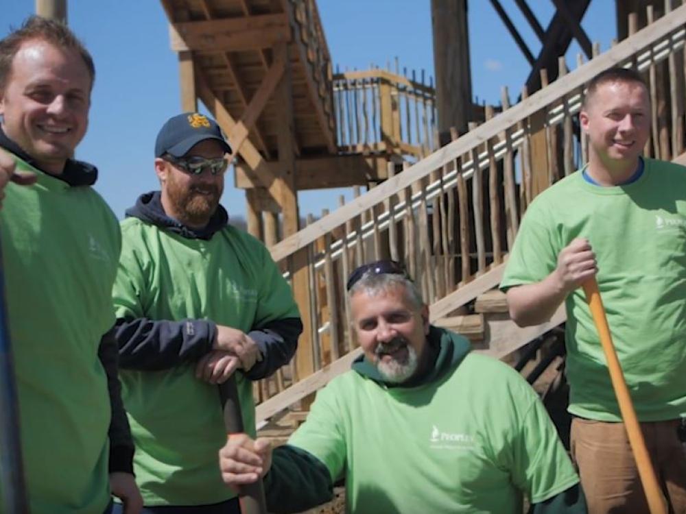 Peoples employees volunteering at the Pittsburgh Zoo & PPG Aquarium for Wild Earth Day 2018